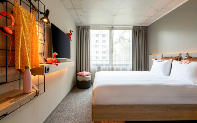 hotelImage