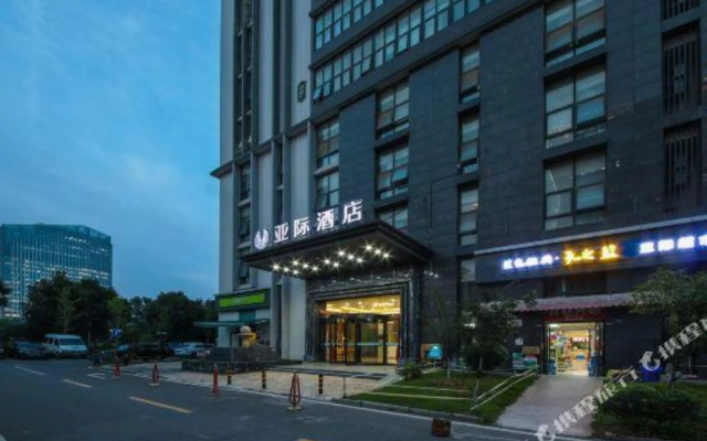 Yaji Hotel (Guanggu Square Wuhan Vocational and Technical University)