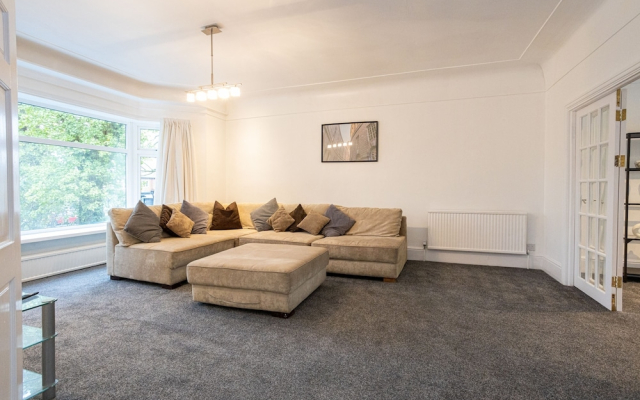 Pillo Rooms - 4BR House near Heaton Park