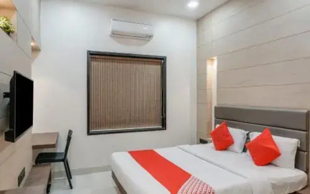 OYO 24187 Samar Palace