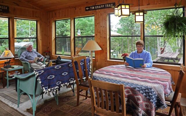 Poplar Creek Guesthouse Bed & Breakfast