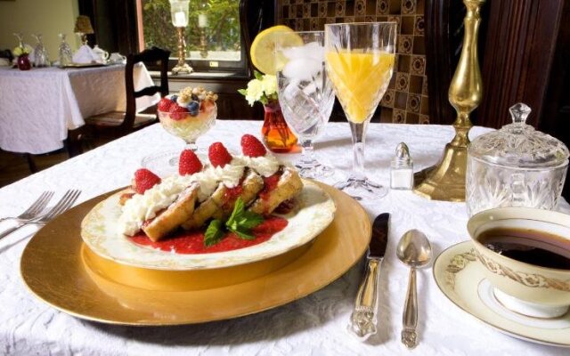 DuPont Mansion Bed & Breakfast