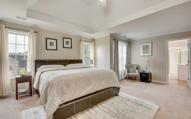 Pet-friendly Atlanta Home: 9 Mi to Downtown!