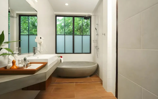 Room-deluxe Double Room With Patio or Ba