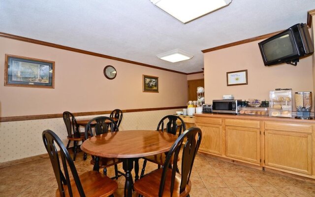 AmeriVu Inn and Suites - Hayward WI