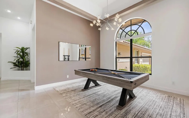 Grand 6BR Plantation Estate w/ Tennis & Pool