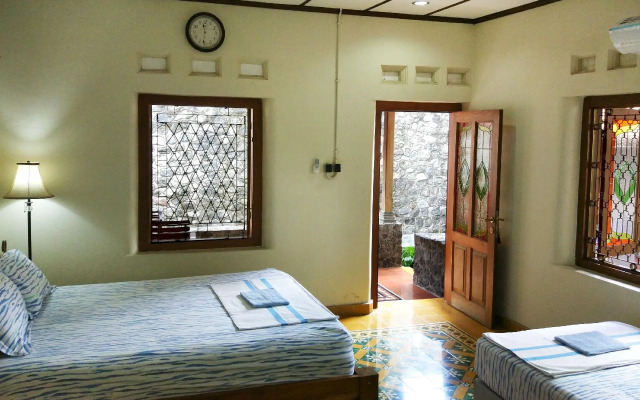Omah Pitoe Guest House