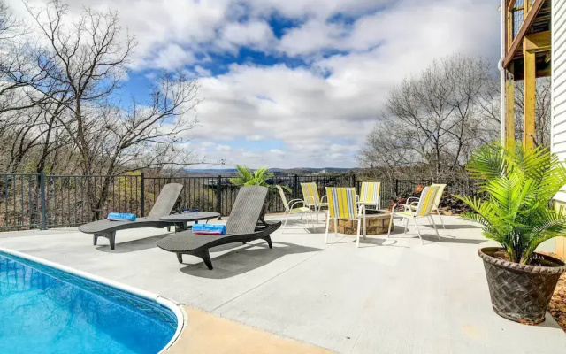 Hot Tub + Game Room! Secluded Branson Escape