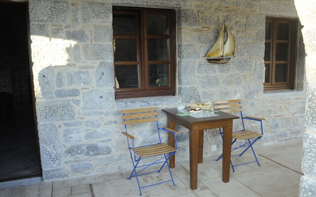 Xemoni Hotel