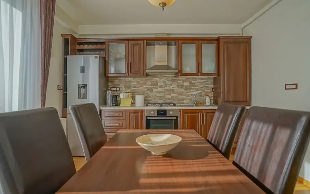 CN2i Luxury Accommodation GM