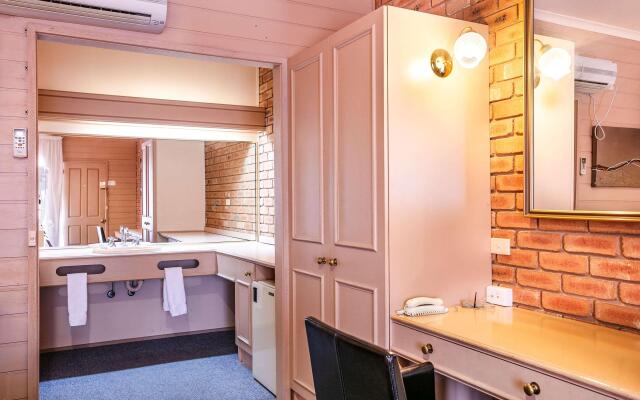 Quality Inn Colonial