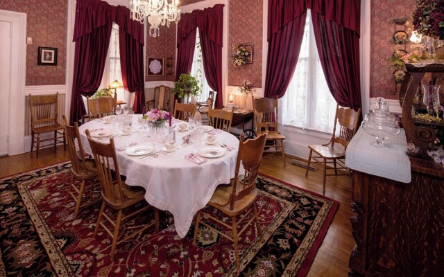 The Steamboat House Bed & Breakfast