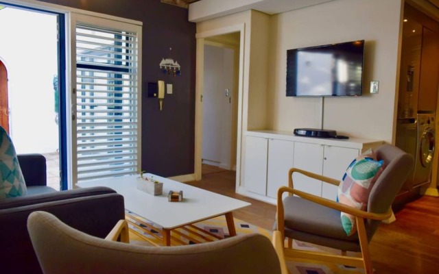 Modern 2 Bedroom Townhouse in Green Point