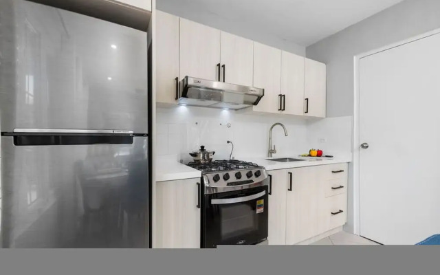 Newly Renovated Queen Bed Studio Loft Palmbeach