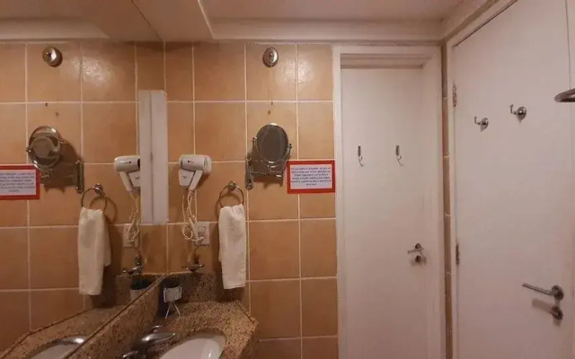 Completo em Hotel Localização Perfeita