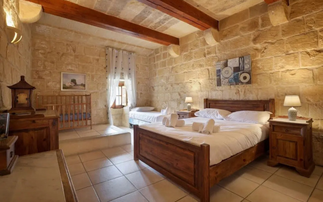 Your Rustic Retreat in Gozo With a Pool