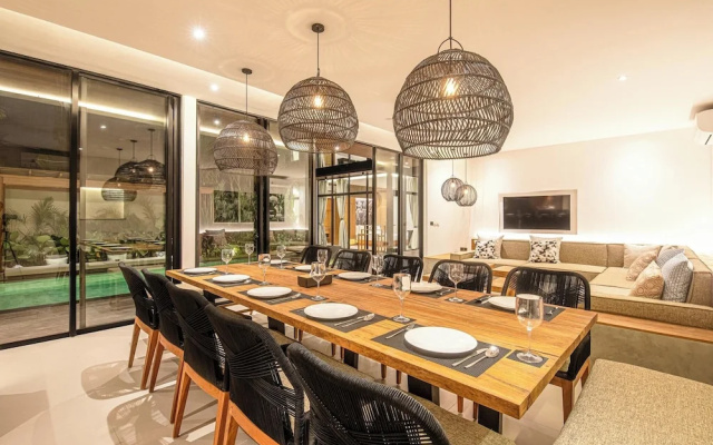 Vibrant 6BR Canggu Retreat 400m to the Ocean