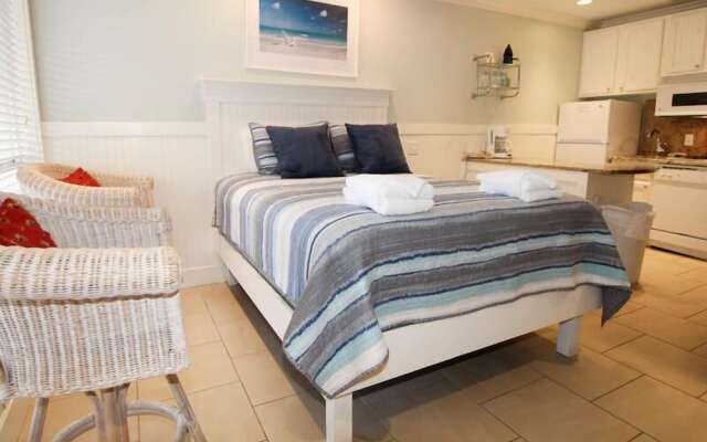 Newly Updated Poolside Studio Steps From Beach, Sandbar, & Tennis