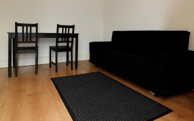 Barking Guest House