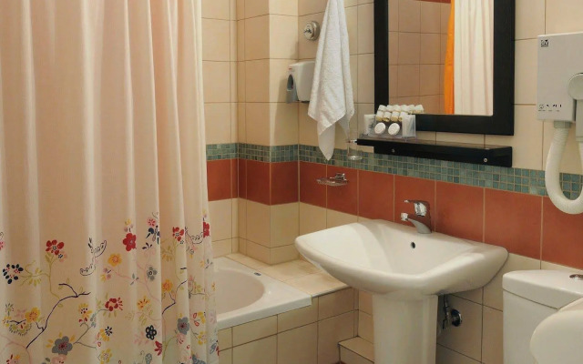 Jennifer Home Hotel