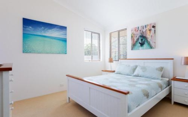 6 'Bahia', 47 Ronald Avenue - Fantastic Location With Filtered Water Views – Guest Rooms – Shoal Bay