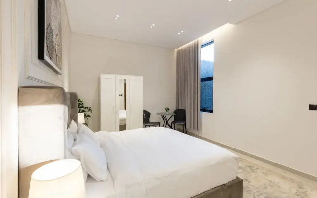Spacious Designer Three Bedroom Home in Almadinah