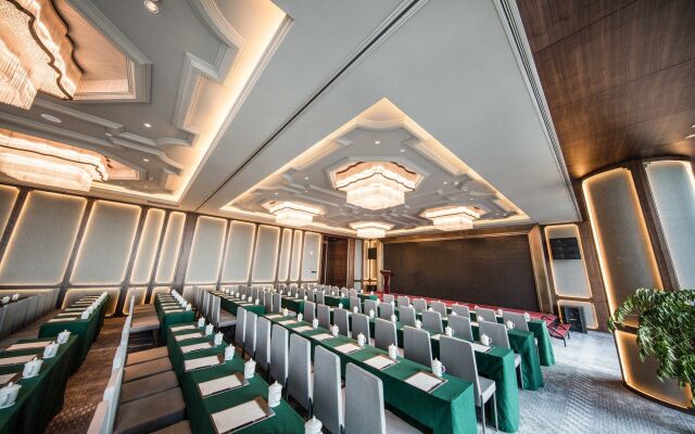 Nanjing Golden Eagle International Hotel