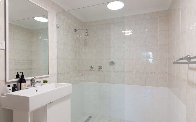 Good location apartment darling harbour