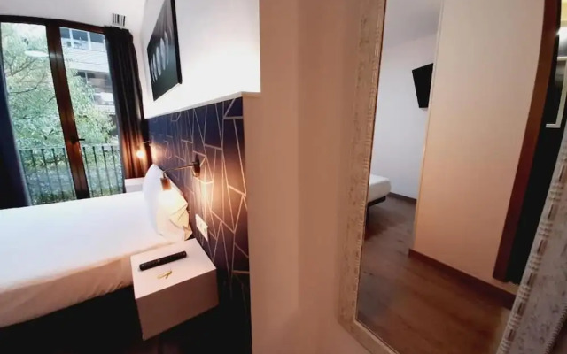 Hostal Laia by gaiarooms
