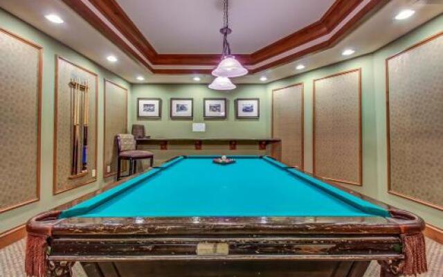 Eagle Springs East 206: White Fir Suite