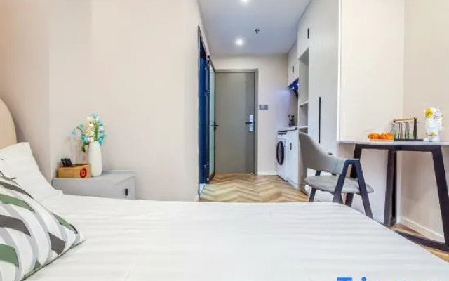 Xinao Serviced Apartment (Shanghai South Railway Station Caobao Road Subway Station)