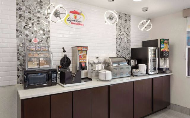 Super 8 Prattville/Montgomery