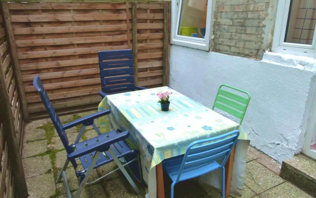 RoooMS by JR City Apartments