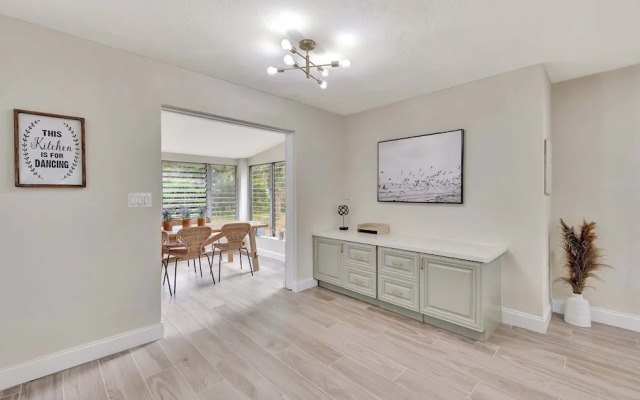 Pompano Beach Bungalow for 5!