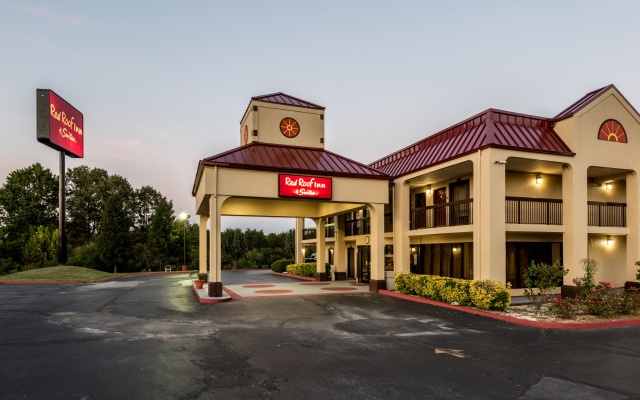 Red Roof Inn & Suites Clinton