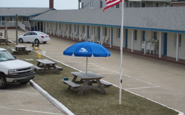 Dolphin Oceanfront Motel
