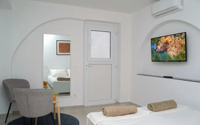 Victor - Adorable Studio with Terrace