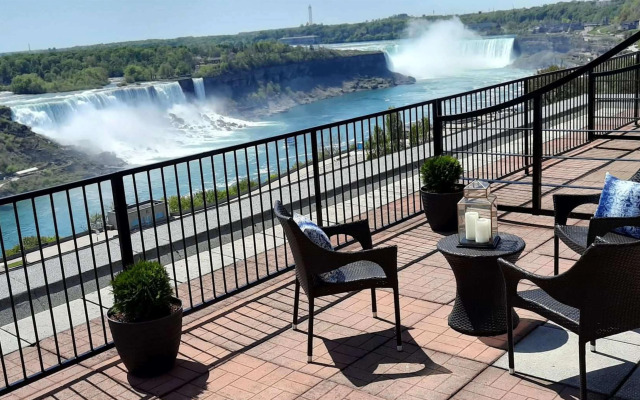 Crowne Plaza Hotel-Niagara Falls/Falls View