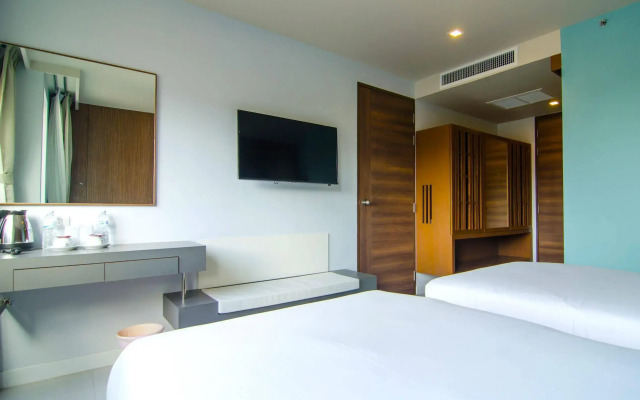 Отель Centro One Patong