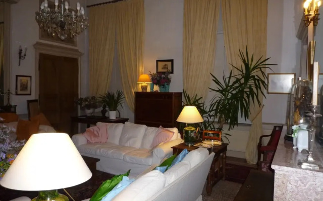 Le Chateau de Plombieres - Dijon