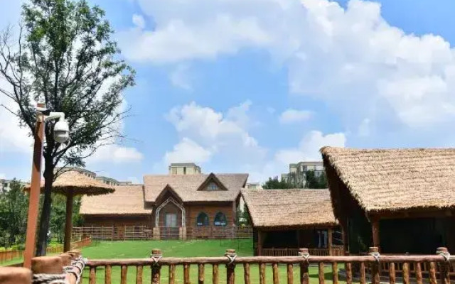 Zhengzhou Yinji Ice and Snow Hotel