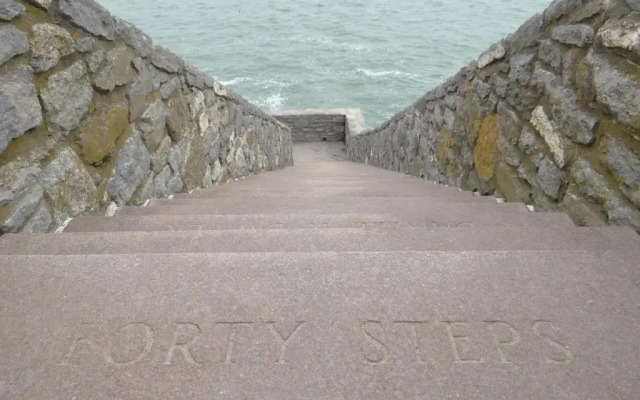 Rhea's Inn By The Sea