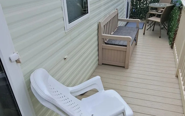 Seaside Caravan - Sleeps 6, Parking & Veranda
