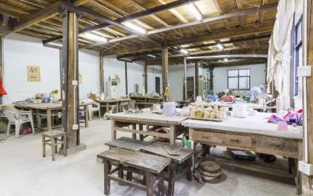 A homestay which embrace the mountains in jingdezhen