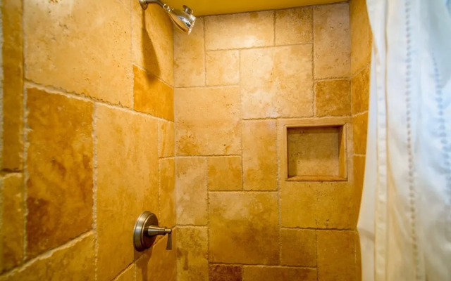 Papakea E304 - Studio Condo