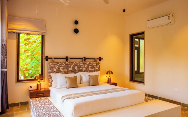 Still River Suites with Heated Pool, Jacuzzi by ELIVAAS