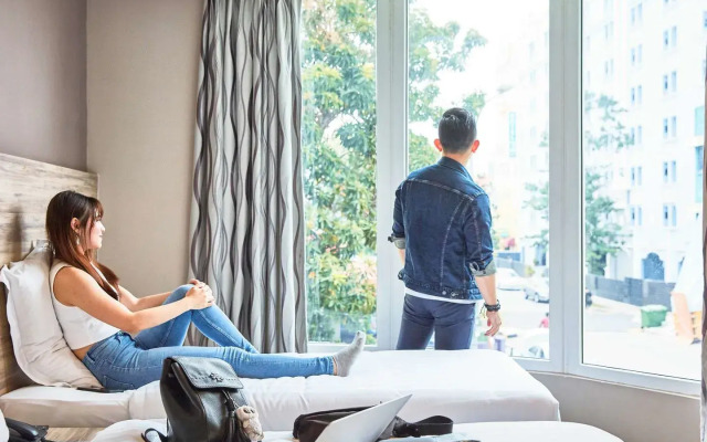 Ibis Budget Singapore Crystal