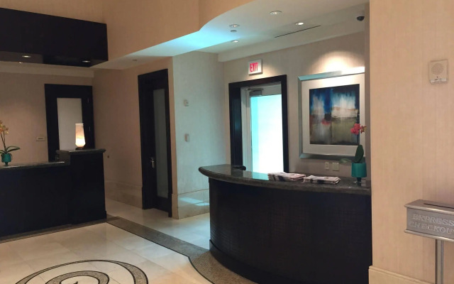 Luxury Suites International At The Signature