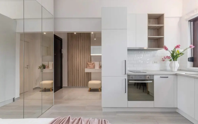 Modern & Bright Studio on Amzei Square
