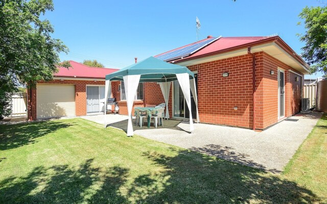 All Seasons' Escape Port Elliot
